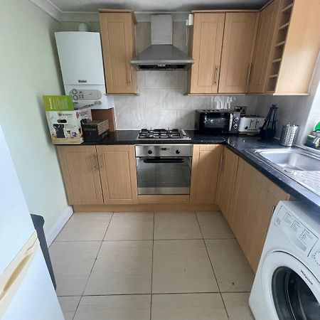Entire 3 Bedroom Home - Minutes To Emirates Stadium! London Luaran gambar