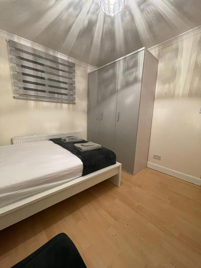 Entire 3 Bedroom Home - Minutes To Emirates Stadium! London Luaran gambar