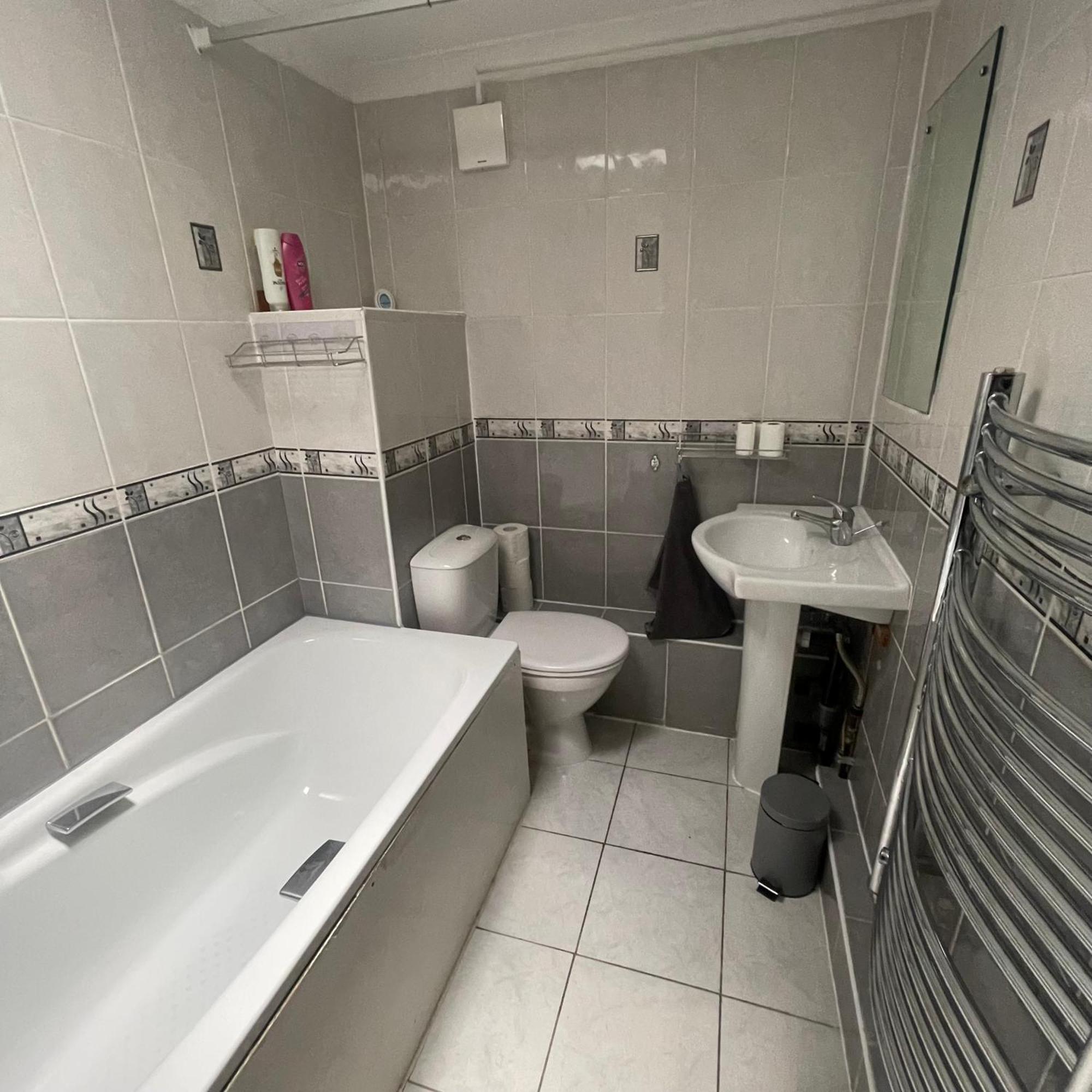 Entire 3 Bedroom Home - Minutes To Emirates Stadium! London Luaran gambar